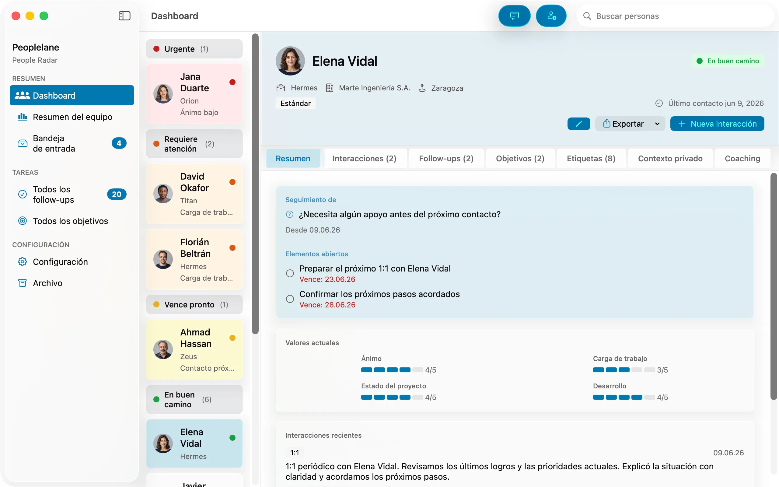 Resumen de una persona en Peoplelane con el historial de conversaciones y los seguimientos pendientes de un colaborador directo, útiles para preparar las preguntas del 1:1.