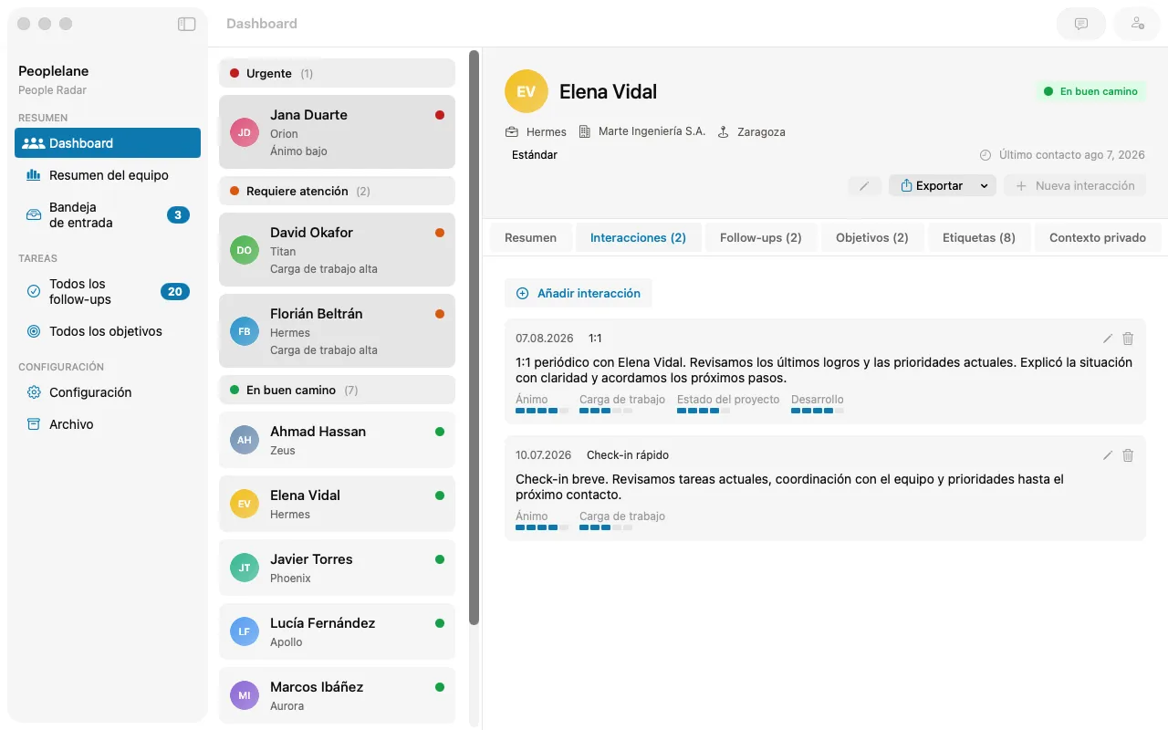 Lista cronológica de interacciones de una persona, cada una etiquetada como 1:1, feedback de proyecto o conversación de desarrollo.